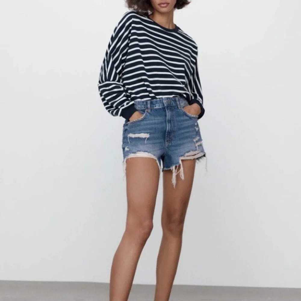 (A6) Zara signature denim The high waist short and Vesti‎ blue, Size 6, NWT